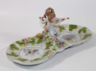 Bild Nr.3: 126-2330 Doppelschale mit Amoretten.: (Porzellan u. Keramik, Figuren)