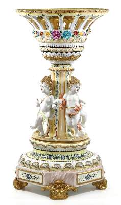 Bild Nr.1: 126-2339 Tafelaufsatz mit Amoretten.: (Porzellan u. Keramik, Figuren)