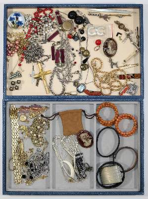 Bild Nr.7: 126-2411 Gold-, Silber-,: (Schmuck)