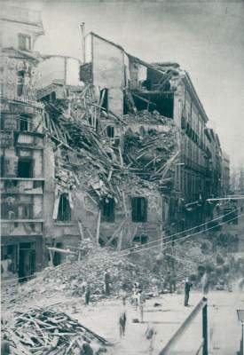 Bild Nr.1: 126-2593 Capa,R., Chim u. G.Taro.: (Photographie)