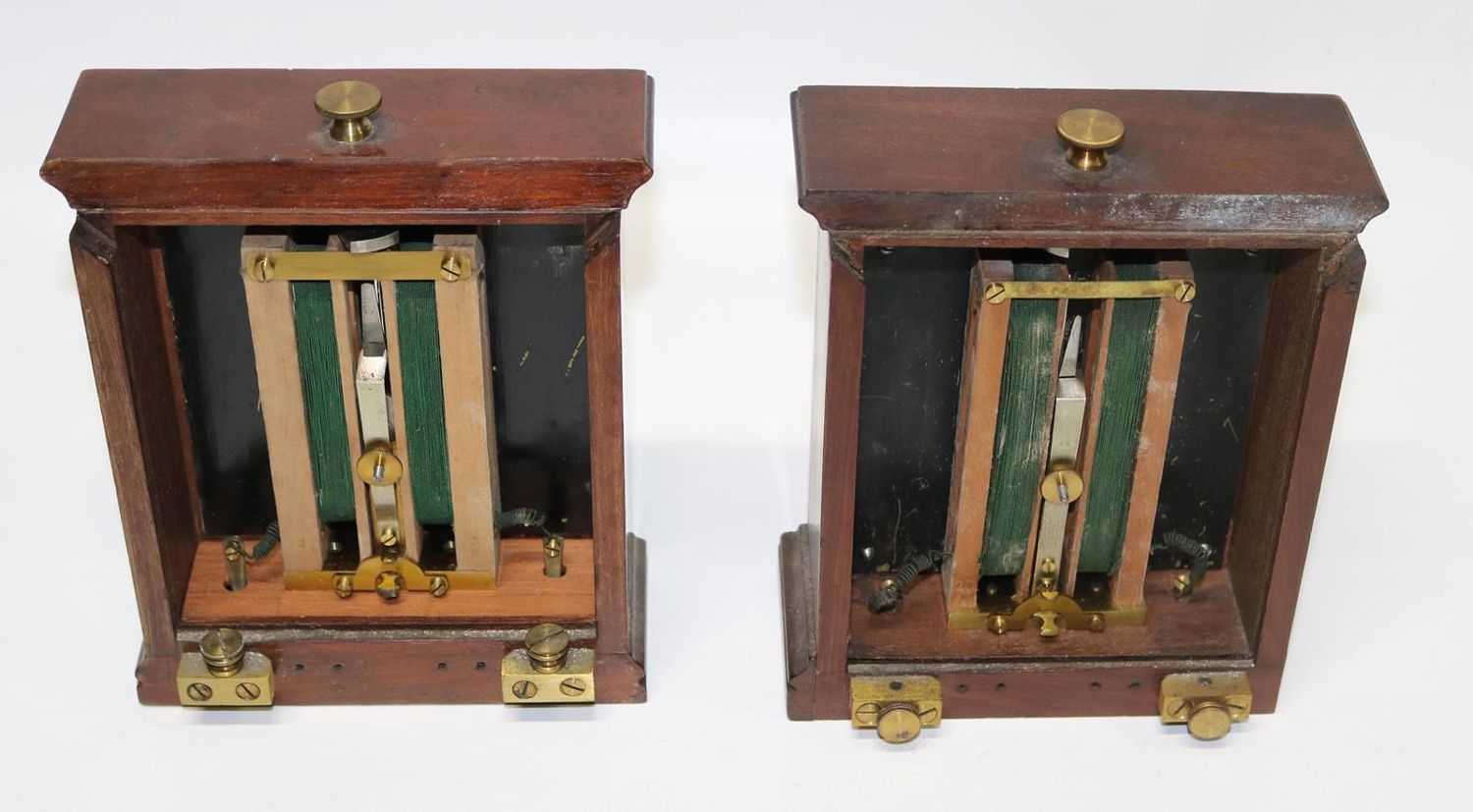 Große Abbildung Nr.2: 127-1888 Paar Galvanometer: (Varia)