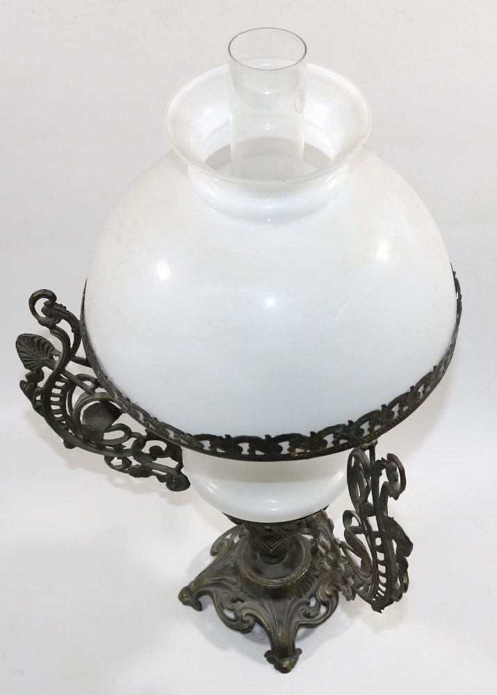 Große Abbildung Nr.3: 127-1889 Petroleumlampe: (Varia)