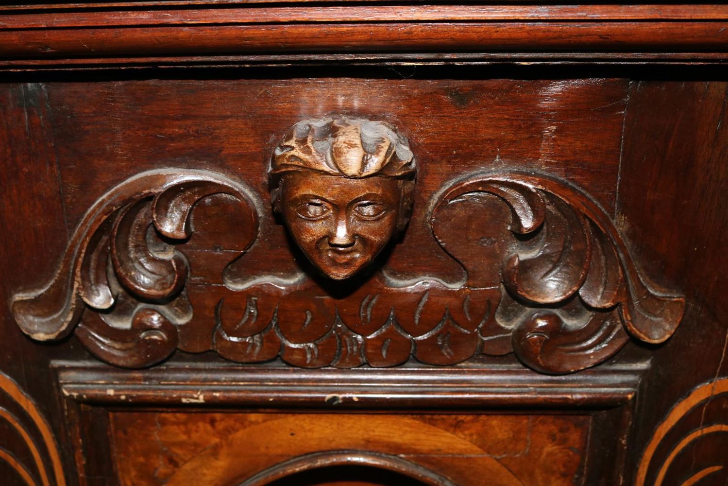 Große Abbildung Nr.4: 127-2038 Barock Aufsatzschränkchen.: (Möbel)