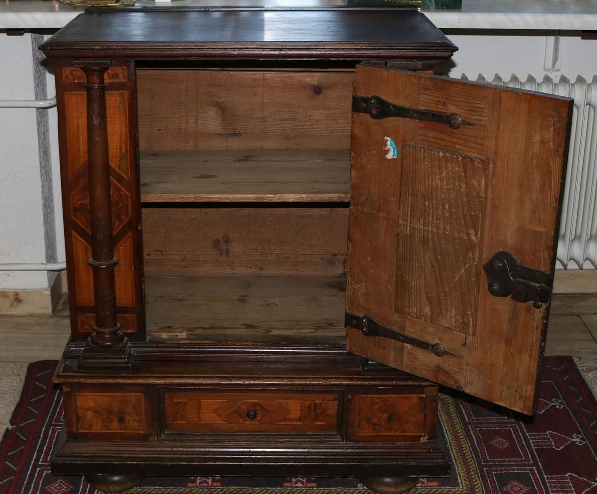 Große Abbildung Nr.7: 127-2038 Barock Aufsatzschränkchen.: (Möbel)