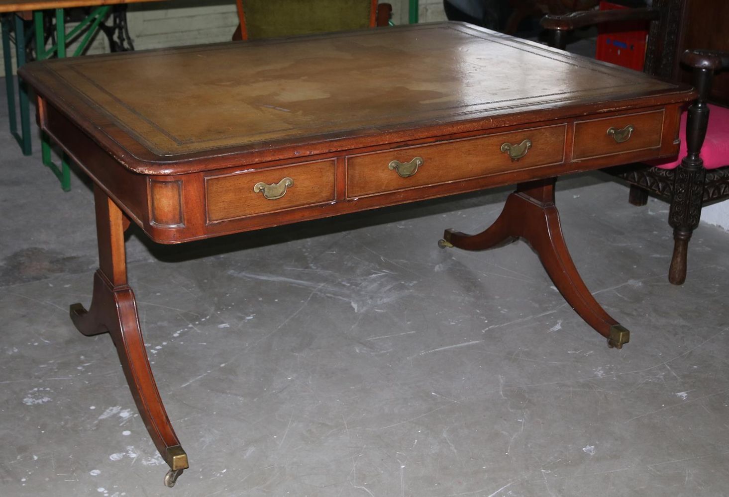 Große Abbildung Nr.10: 127-2046 Doubledesk Regency: (Möbel)