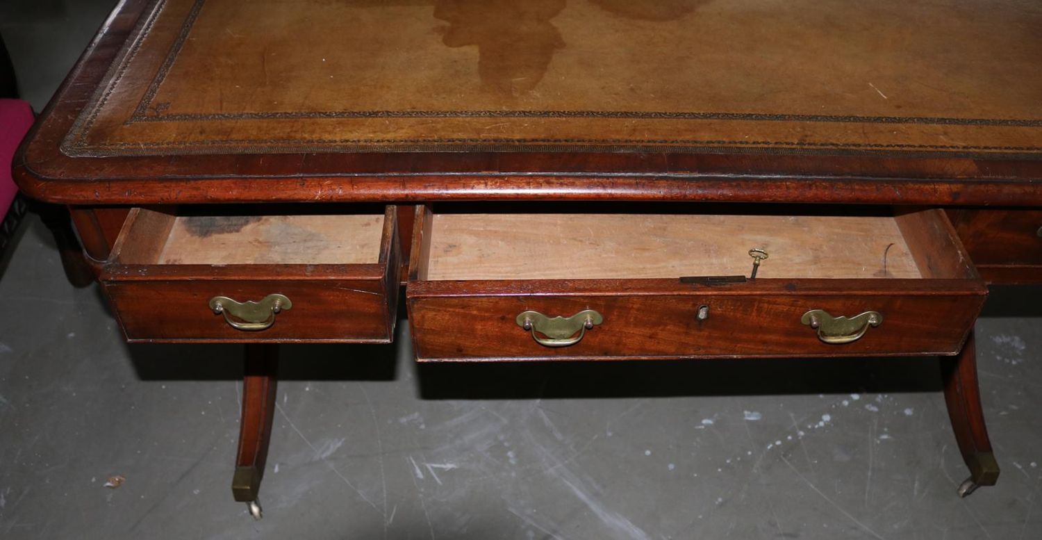 Große Abbildung Nr.8: 127-2046 Doubledesk Regency: (Möbel)