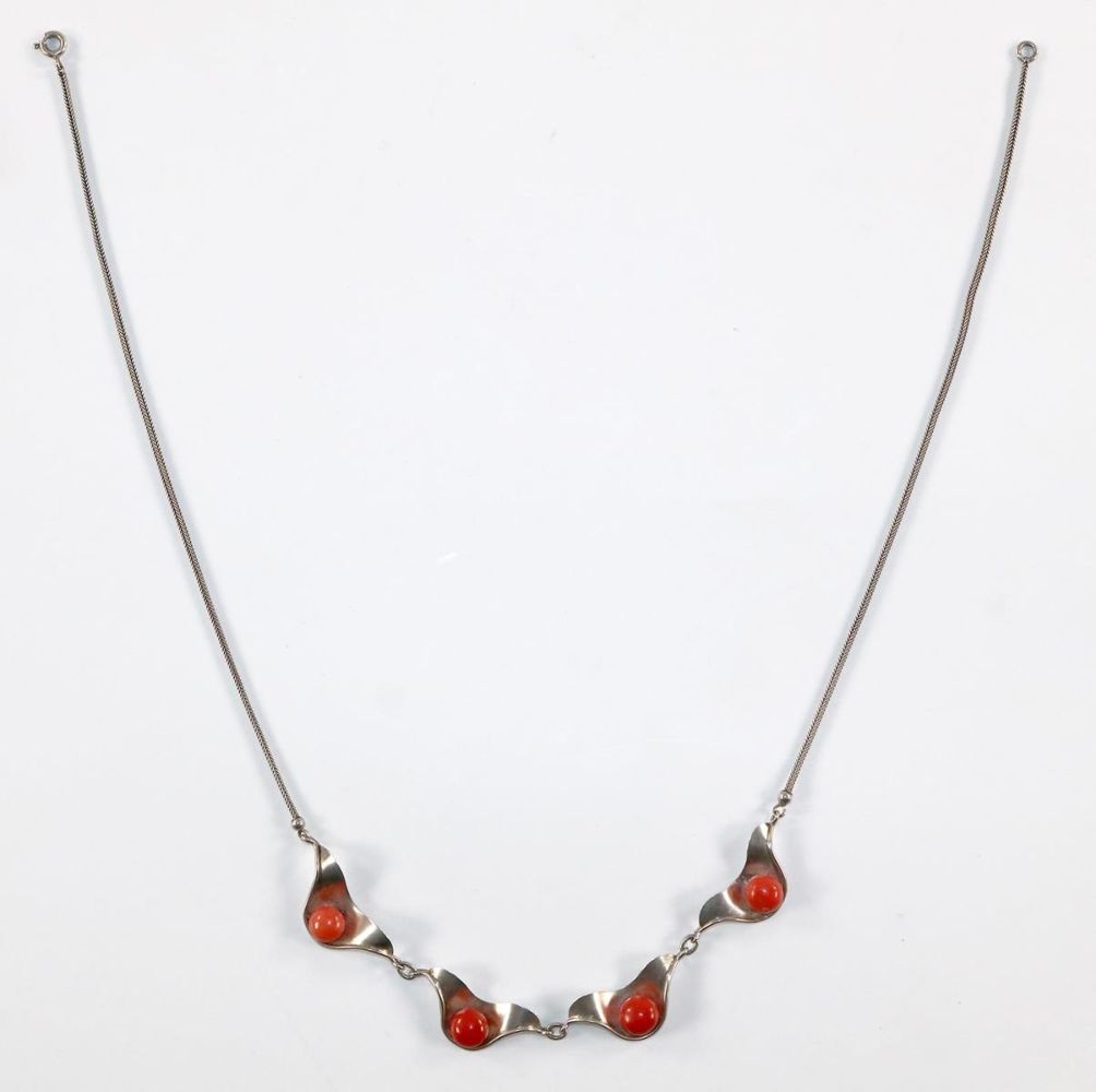 Große Abbildung Nr.2: 127-2134 Korallencollier im: (Schmuck, Colliers)