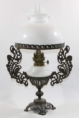 Bild Nr.1: 127-1889 Petroleumlampe: (Varia)