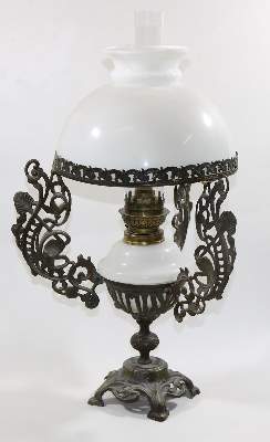 Bild Nr.2: 127-1889 Petroleumlampe: (Varia)