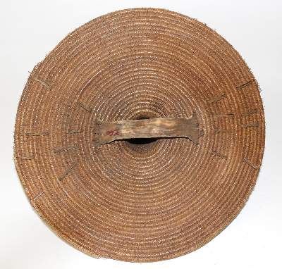 Bild Nr.2: 127-1973 Hutförmiger Tanzschild.: (Afrika, Sammlung Wolfgang Nerlich, Schilde)