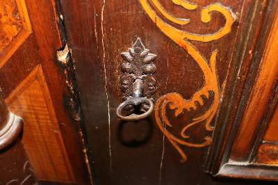 Bild Nr.3: 127-2038 Barock Aufsatzschränkchen.: (Möbel)