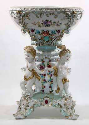 Bild Nr.4: 127-2070 Amorettenschale, Centerpeace.: (Porzellan u. Keramik, Figuren)