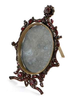 Bild Nr.1: 127-2180 Schmuckrahmen mit Granat.: (Schmuck)