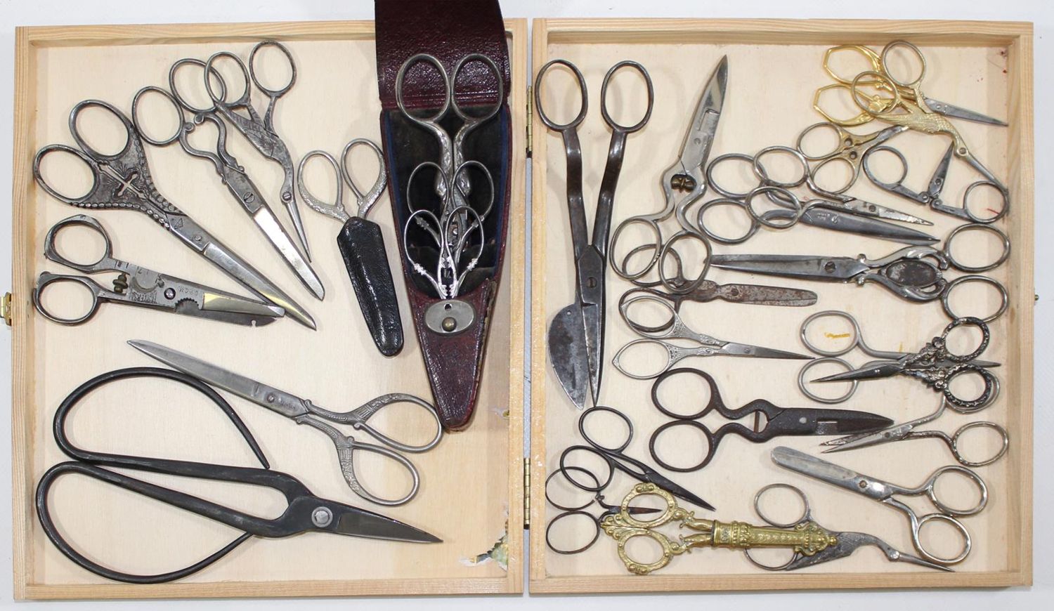 Große Abbildung Nr.1: 128-2697 Scherensammlung.: (Varia, Nähzubehör)