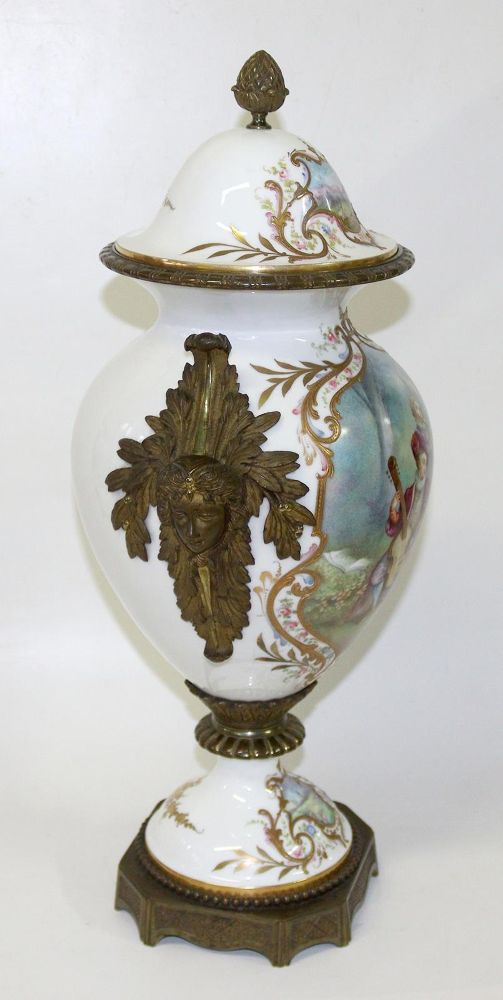 Große Abbildung Nr.2: 128-2885 Sevres Art, Amphorenvase: (Porzellan u. Keramik)
