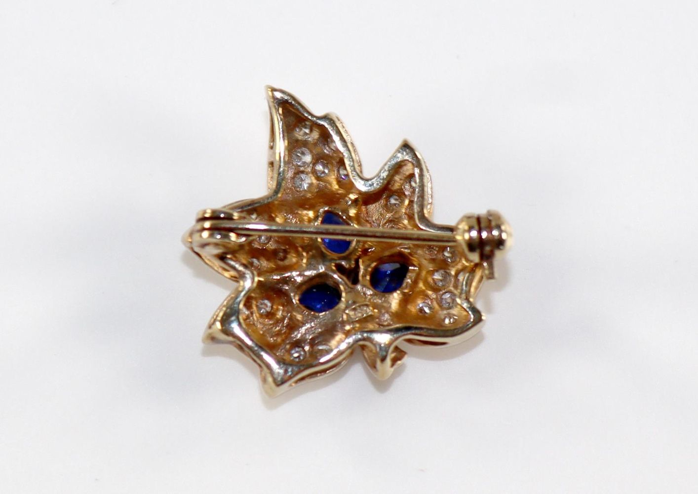 Große Abbildung Nr.2: 128-2940 Diamant-Saphir Brosche: (Schmuck, Broschen)