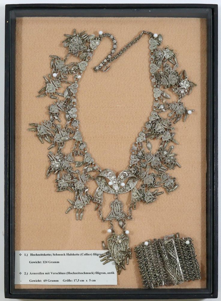 Große Abbildung Nr.2: 128-2963 Kasachstan Hochzeitskette.: (Schmuck, Colliers)