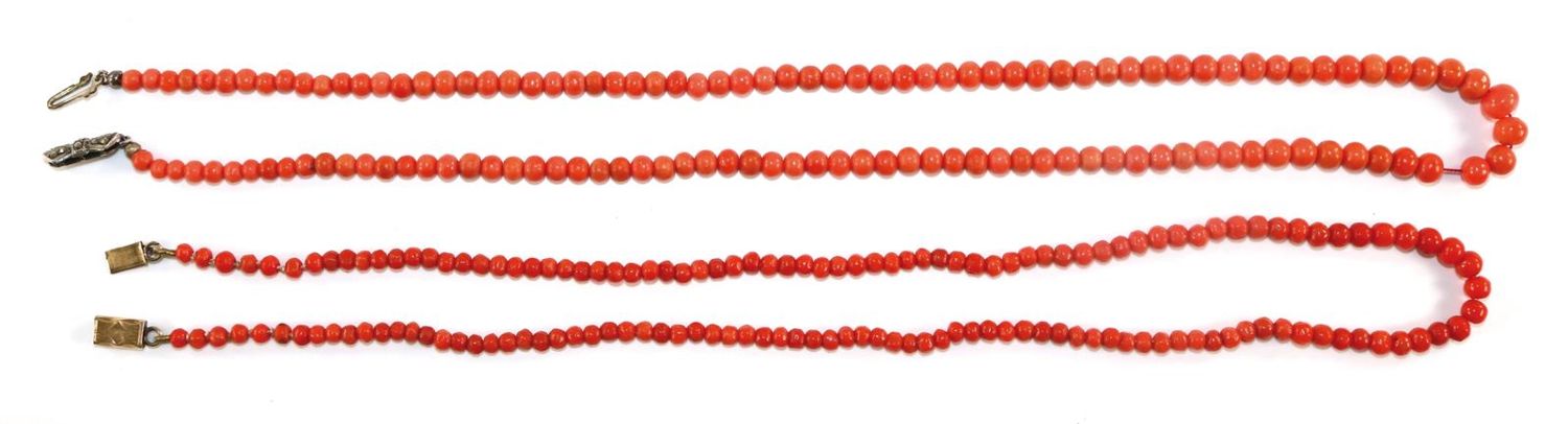 Große Abbildung Nr.1: 128-2968 Paar Corallencolliers: (Schmuck, Colliers)