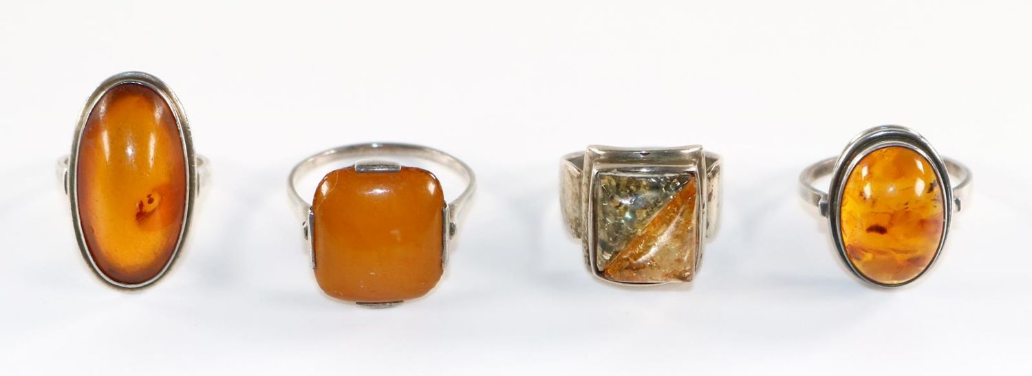 Große Abbildung Nr.2: 128-3024 Bernsteinringe.: (Schmuck, Ringe)