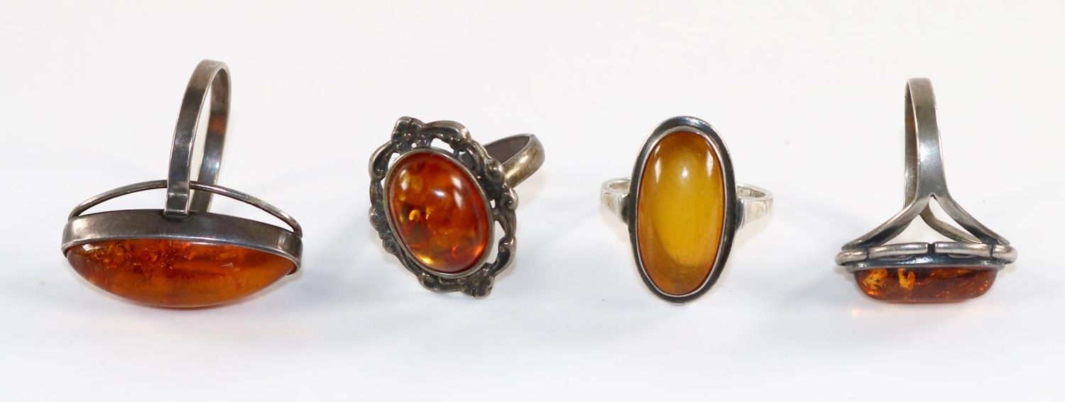 Große Abbildung Nr.3: 128-3024 Bernsteinringe.: (Schmuck, Ringe)