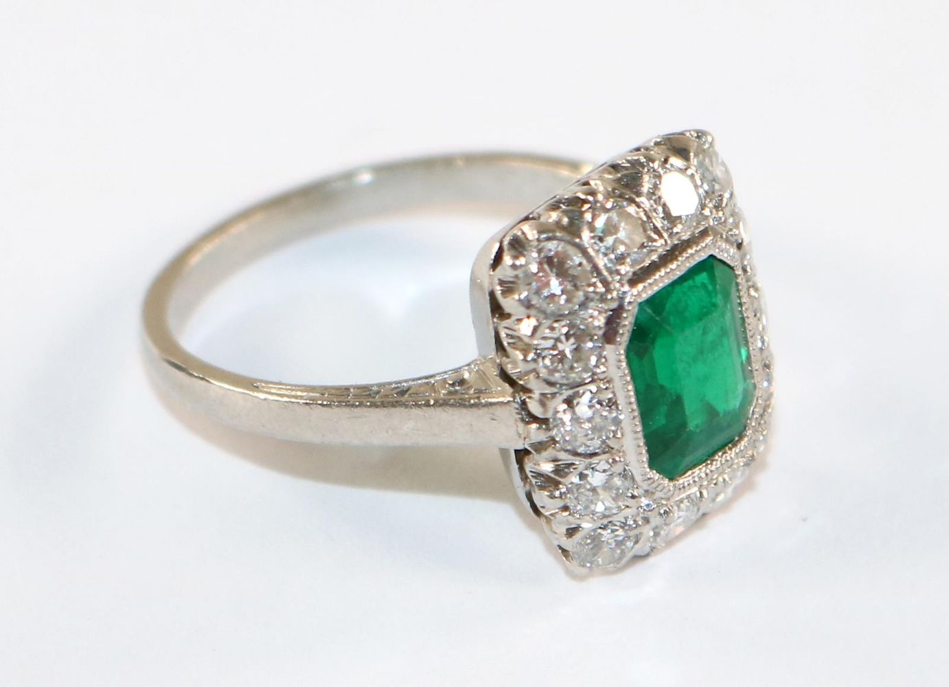 Große Abbildung Nr.2: 128-3049 Smaragd-Ring.: (Schmuck, Ringe)