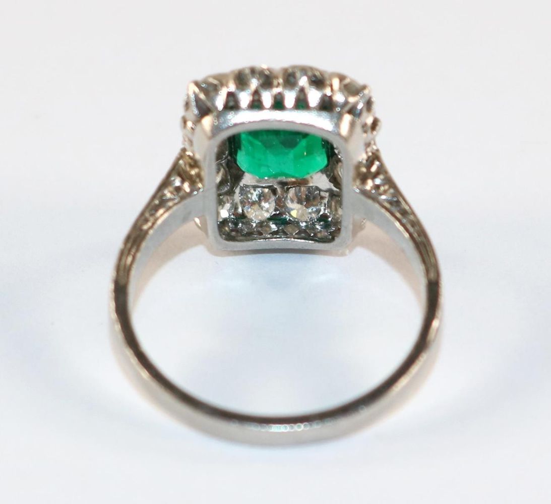 Große Abbildung Nr.3: 128-3049 Smaragd-Ring.: (Schmuck, Ringe)