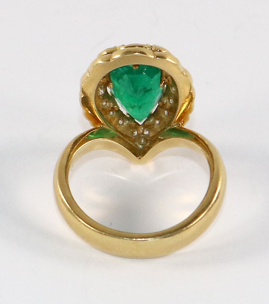 Große Abbildung Nr.3: 128-3050 Smaragd-Ring: (Schmuck, Ringe)