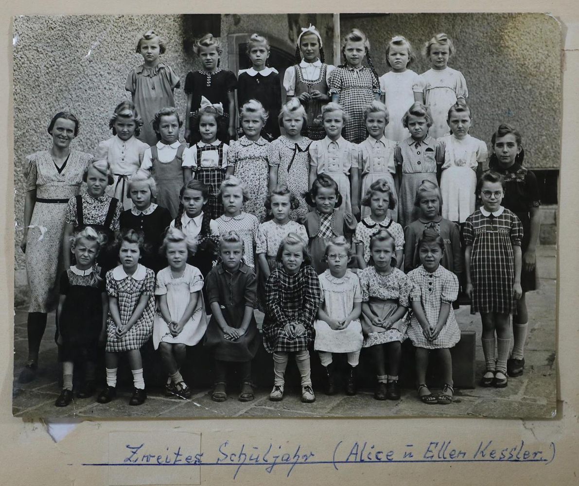 Große Abbildung Nr.1: 128-3232 Kessler-Zwillinge.: (Photographie)