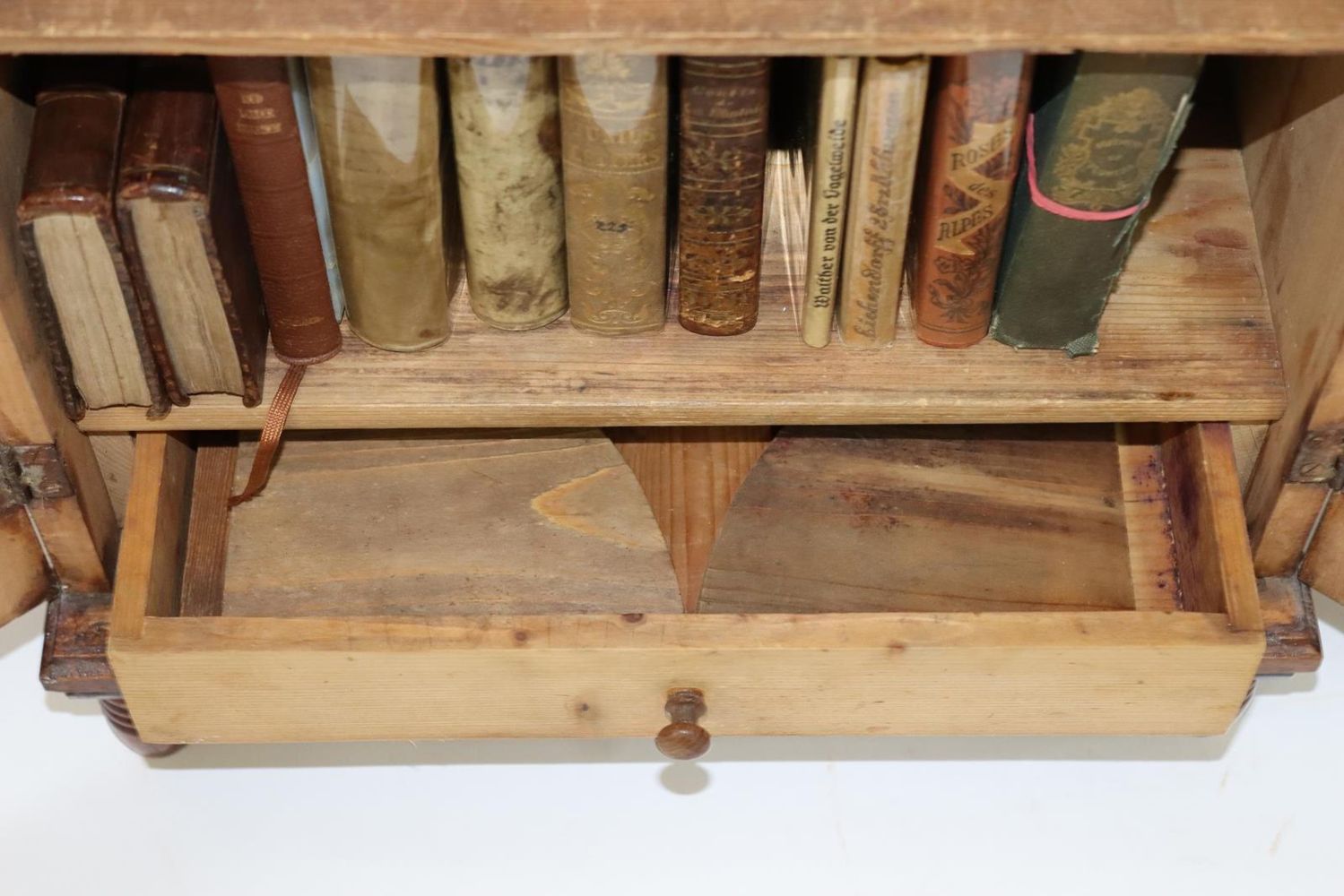 Große Abbildung Nr.5: 128-757 Miniatur-Bücherschränkchen,: (Miniaturbücher)