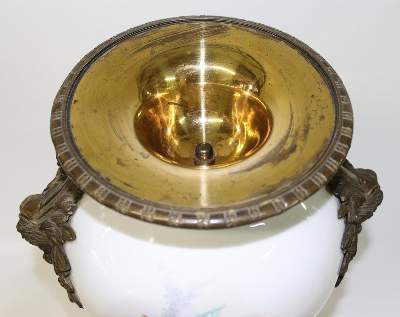 Bild Nr.4: 128-2885 Sevres Art, Amphorenvase: (Porzellan u. Keramik)