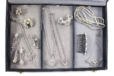Bild Nr.2: 128-3006 Strassschmuck: (Schmuck, Modeschmuck)