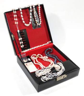 Bild Nr.1: 128-3071 Perlcolliers u. Perlenschmuck.: (Schmuck, Sammlungen)