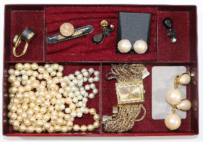 Bild Nr.2: 128-3074 Schmucksammlung vom: (Schmuck, Sammlungen)