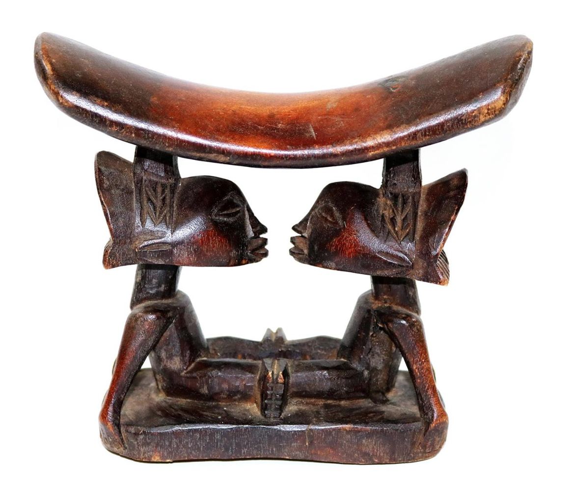Große Abbildung Nr.1: 129-2040 Kopfstütze der Luba.: (Afrika, Kongo)
