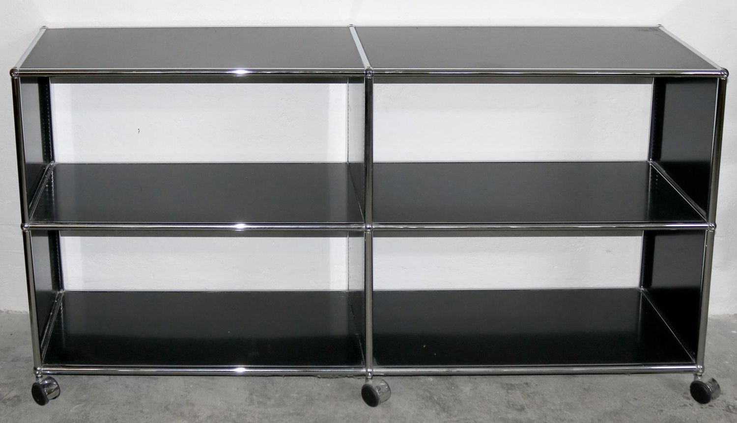 Große Abbildung Nr.1: 129-2123 USM Haller Paar Sideboards.: (Möbel)