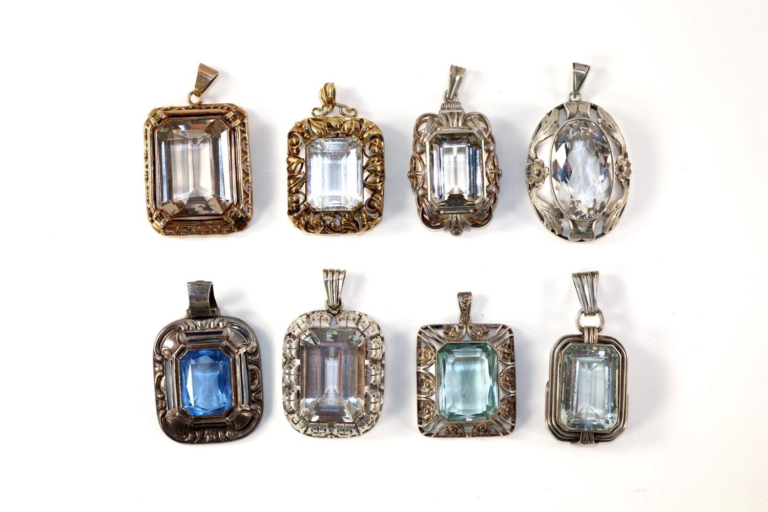 Große Abbildung Nr.1: 129-2145 Acht prächtige: (Schmuck, Anhänger)