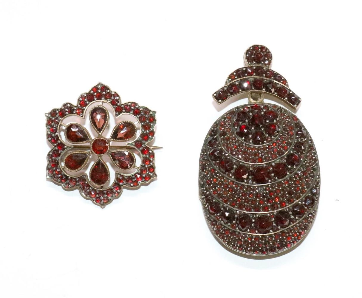 Große Abbildung Nr.1: 129-2265 Granat Prachtmedaillon.: (Schmuck, Anhänger)