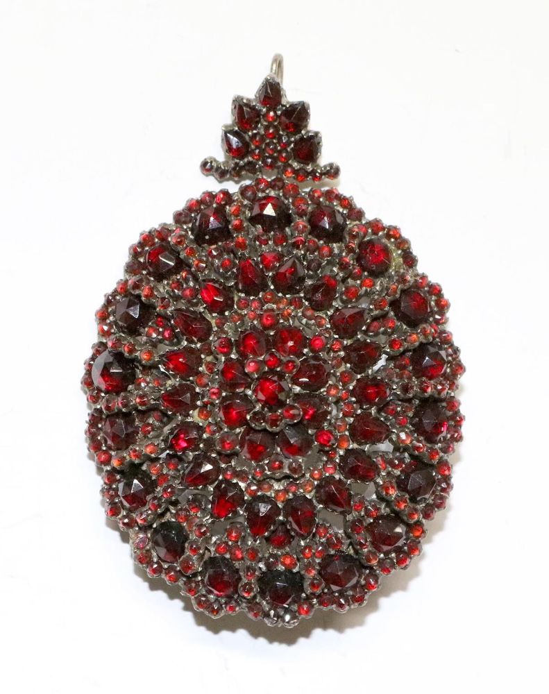 Große Abbildung Nr.1: 129-2266 Granat Prachtmedaillon.: (Schmuck, Anhänger)