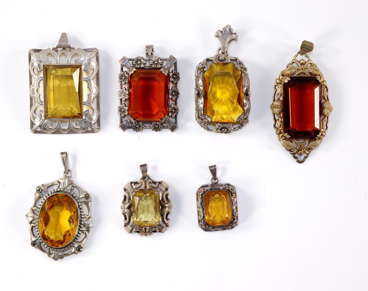 Große Abbildung Nr.1: 129-2282 Sieben Art Déco: (Schmuck, Anhänger)
