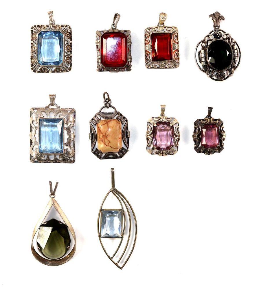 Große Abbildung Nr.1: 129-2289 Zehn Art Déco Anhänger: (Schmuck, Anhänger)