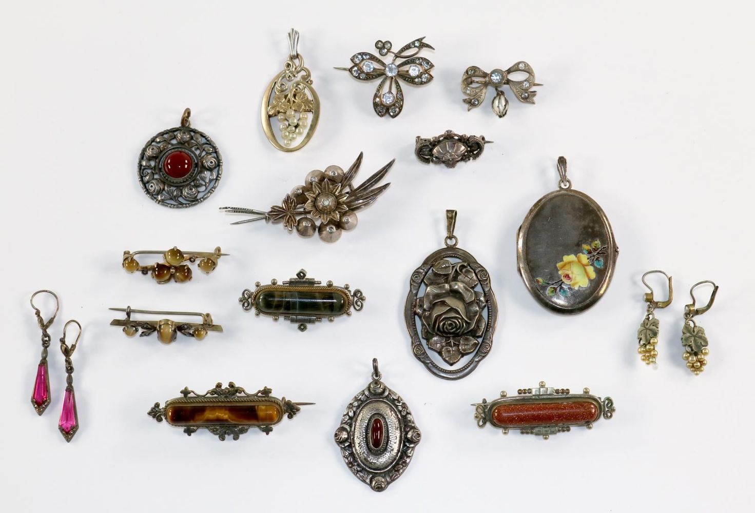 Große Abbildung Nr.1: 129-2295 Antikschmuck: (Schmuck)