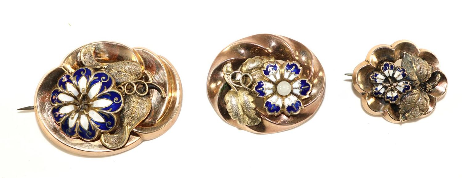Große Abbildung Nr.1: 129-2327 Drei Broschen: (Schmuck, Broschen)