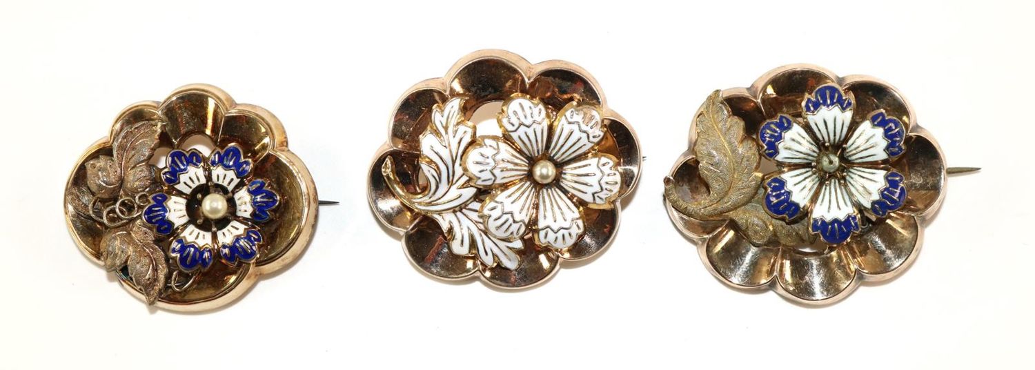 Große Abbildung Nr.1: 129-2330 Drei Broschen: (Schmuck, Broschen)