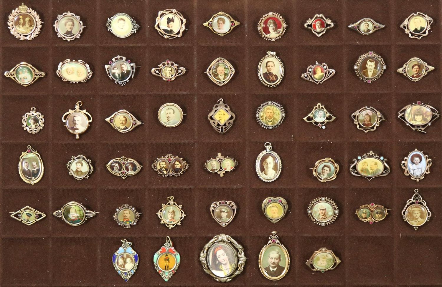 Große Abbildung Nr.1: 129-2335 Fünfzig Jugendstil: (Schmuck, Broschen)
