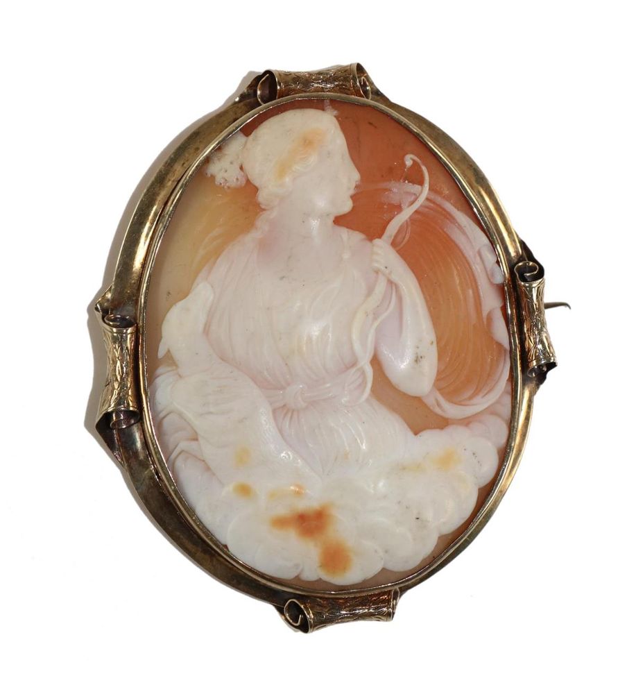 Große Abbildung Nr.1: 129-2390 Diana mit Hund.: (Schmuck, Broschen, Gemmen und Kameen)