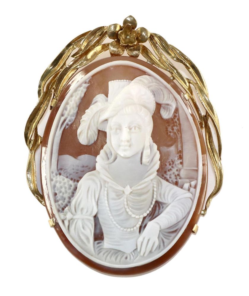 Große Abbildung Nr.1: 129-2406 Edelfrau des 18.Jh.: (Schmuck, Broschen, Gemmen und Kameen)
