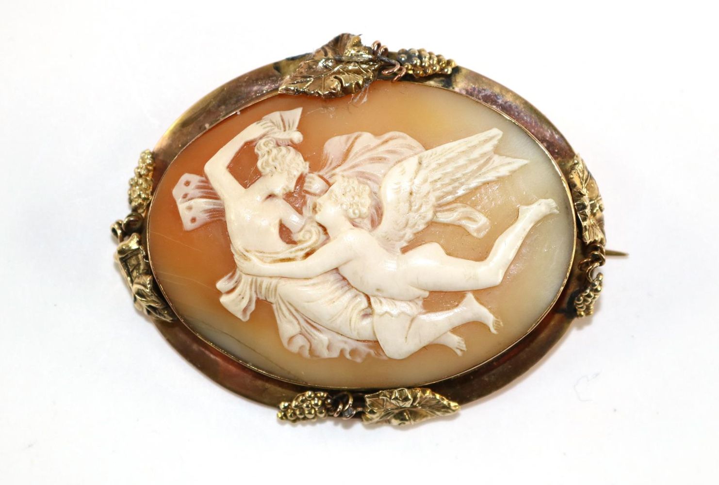 Große Abbildung Nr.1: 129-2409 Engel im Flug.: (Schmuck, Broschen, Gemmen und Kameen)