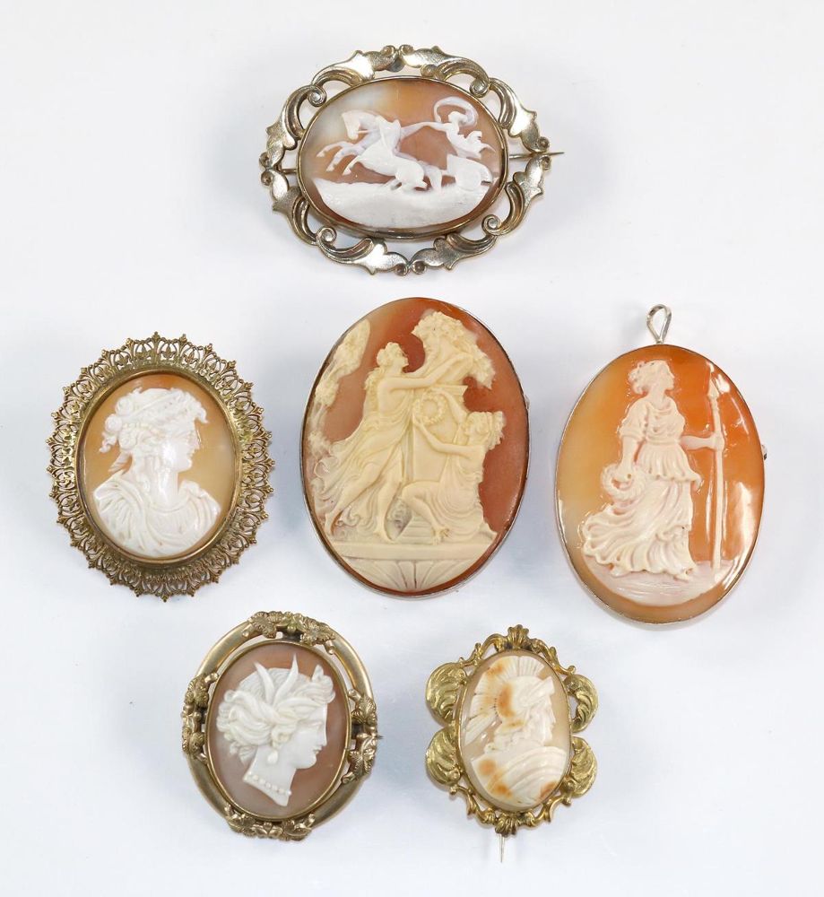 Große Abbildung Nr.1: 129-2435 Frauenportraits.: (Schmuck, Broschen, Gemmen und Kameen)