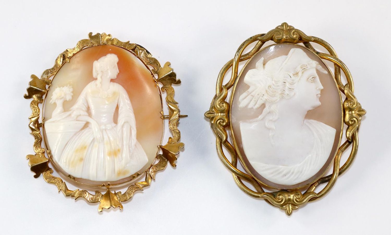 Große Abbildung Nr.1: 129-2436 Frauenportrait u. Frau mit Blumen.: (Schmuck, Broschen, Gemmen und Kameen)