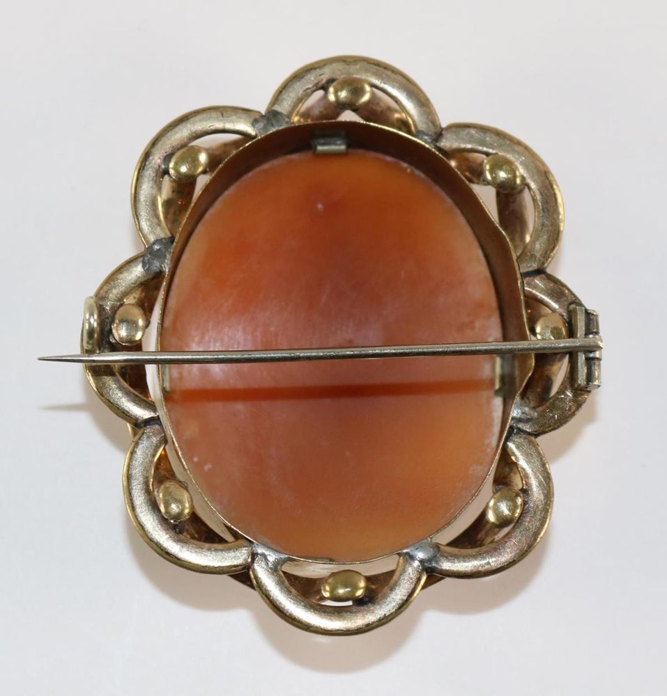 Große Abbildung Nr.2: 129-2570 Vestalin mit Säule u. Lyra.: (Schmuck, Broschen, Gemmen und Kameen)